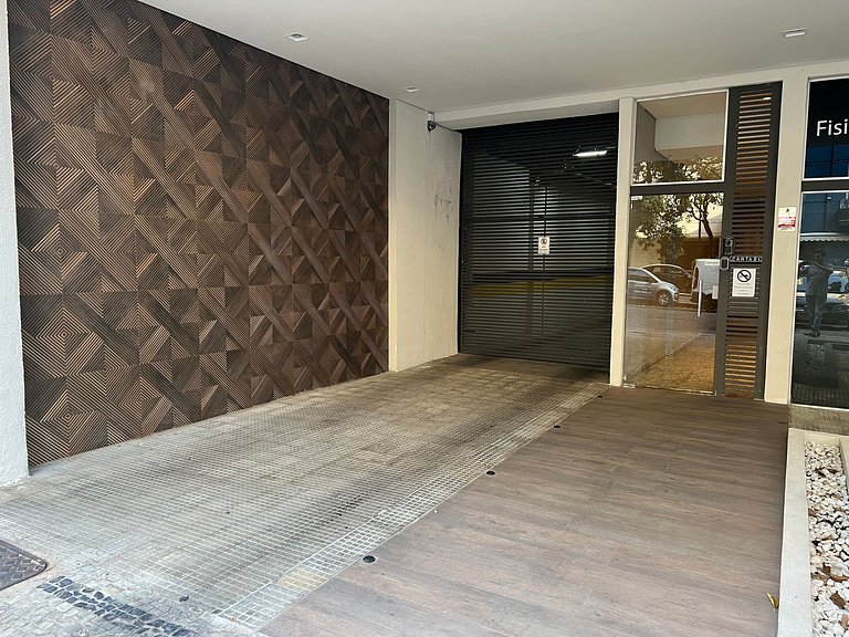 Apto 3 quartos c área privativa na Savassi