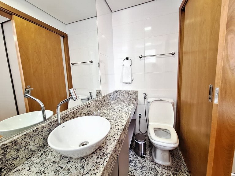 Savassi 3 quartos 3 banhos c ar condicionado