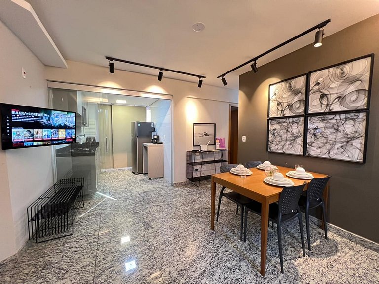 Apto 3 quartos c área privativa na Savassi