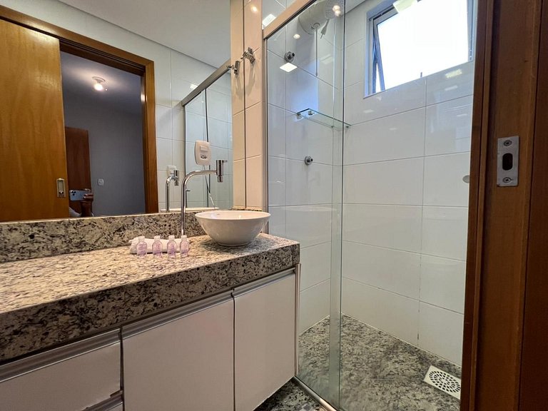 Apto 3 quartos c área privativa na Savassi