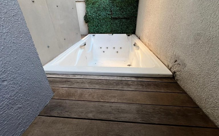 Apto 3 quartos c área privativa na Savassi