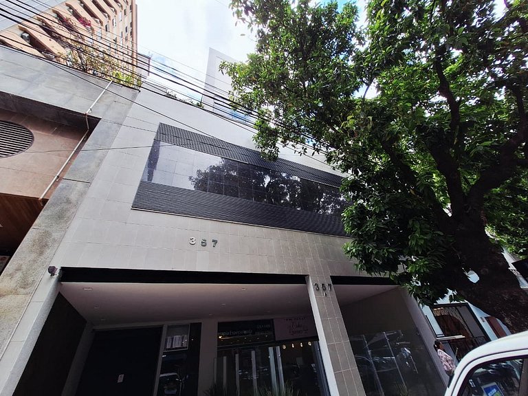 Apto 3 quartos c área privativa na Savassi